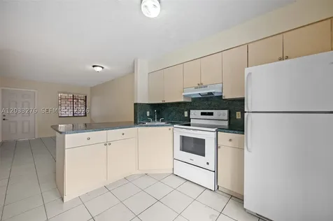 5490 W 21st Court Hialeah FL 33016