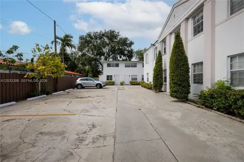 932 SW 6th Street Miami FL 33130
