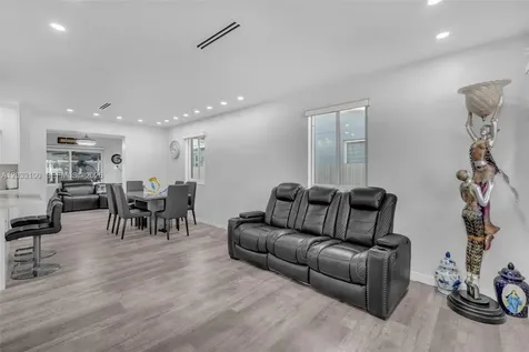 380 W 30th Street Hialeah FL 33012