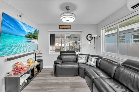 380 W 30th Street Hialeah FL 33012
