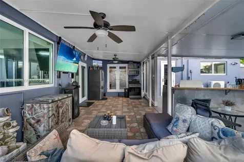 380 W 30th Street Hialeah FL 33012