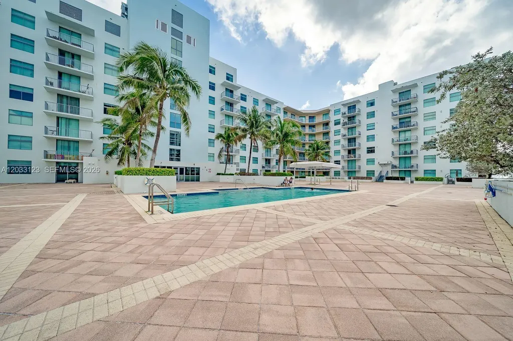 140 S Dixie Highway Hollywood FL 33020