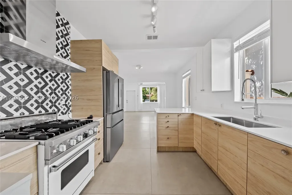 565 NW 44th Street Miami FL 33127