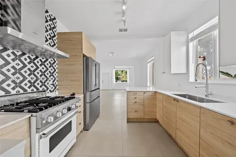 565 NW 44th Street Miami FL 33127
