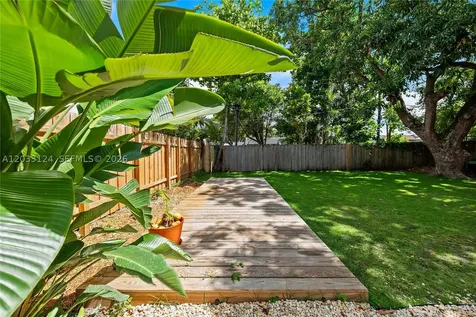 565 NW 44th Street Miami FL 33127