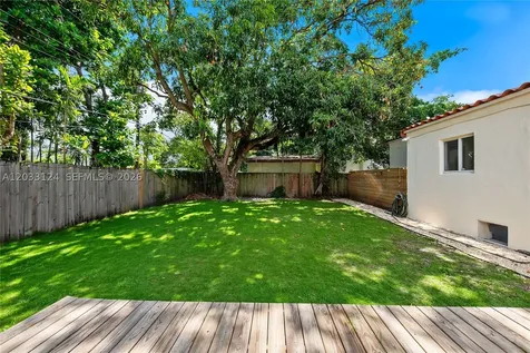 565 NW 44th Street Miami FL 33127