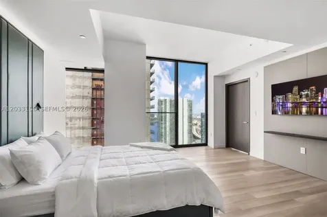 20 NE 11th Street Miami FL 33132