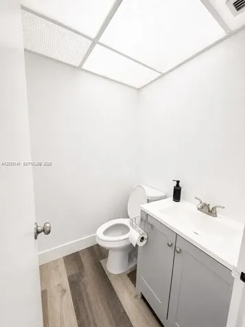 17560 Atlantic Boulevard Sunny Isles Beach FL 33160