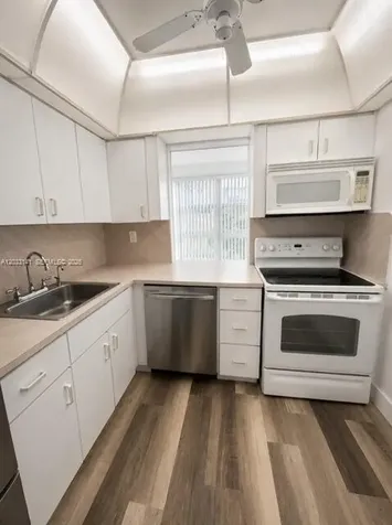 17560 Atlantic Boulevard Sunny Isles Beach FL 33160
