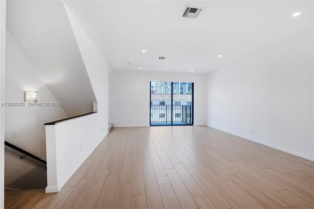 113 NE 6 Fort Lauderdale FL 33304