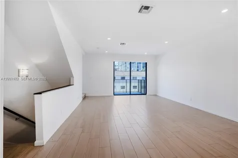 113 NE 6 Fort Lauderdale FL 33304