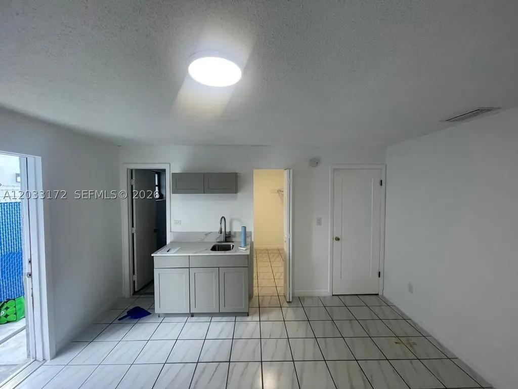 1717 NW 16th Street Miami FL 33125