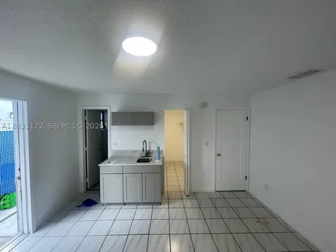 1717 NW 16th Street Miami FL 33125