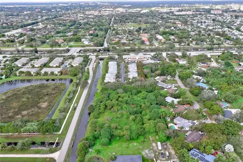 76 SW Avenue Davie FL 33314