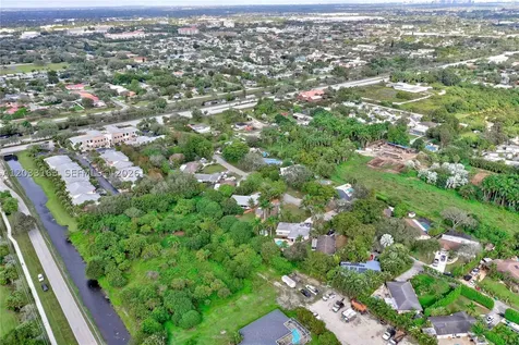 76 SW Avenue Davie FL 33314
