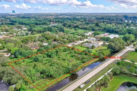 76 SW Avenue Davie FL 33314