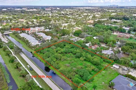76 SW Avenue Davie FL 33314