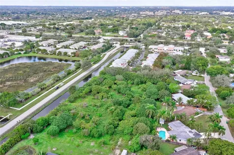76 SW Avenue Davie FL 33314