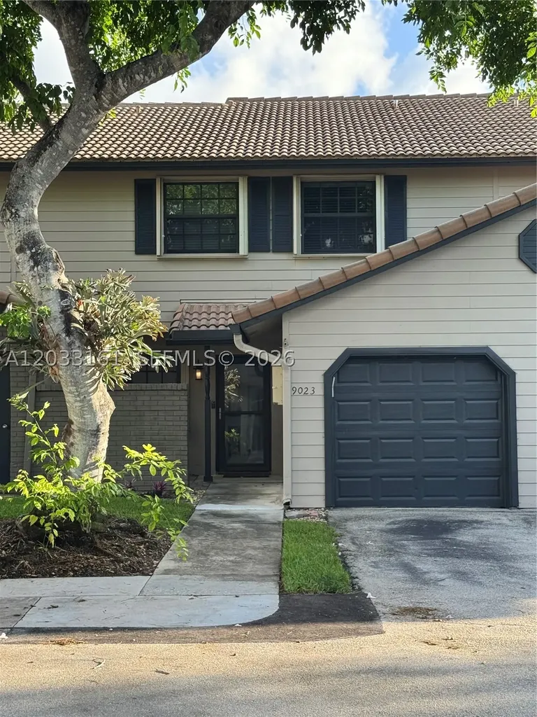 9023 Vineyard Lake Drive Plantation FL 33324