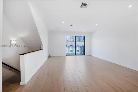 113 NE 6 Fort Lauderdale FL 33304
