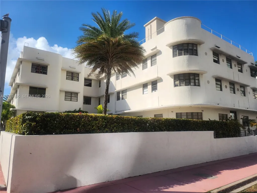 2700 Collins Avenue Miami Beach FL 33140