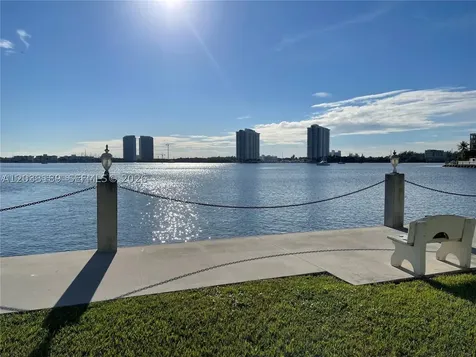 3030 Marcos Drive Aventura FL 33160