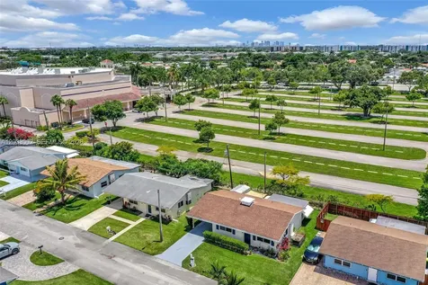 2708 NW 51st Place Tamarac FL 33309