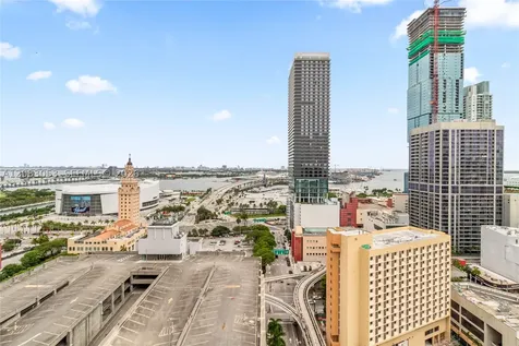 121 NE 5th Street Miami FL 33132