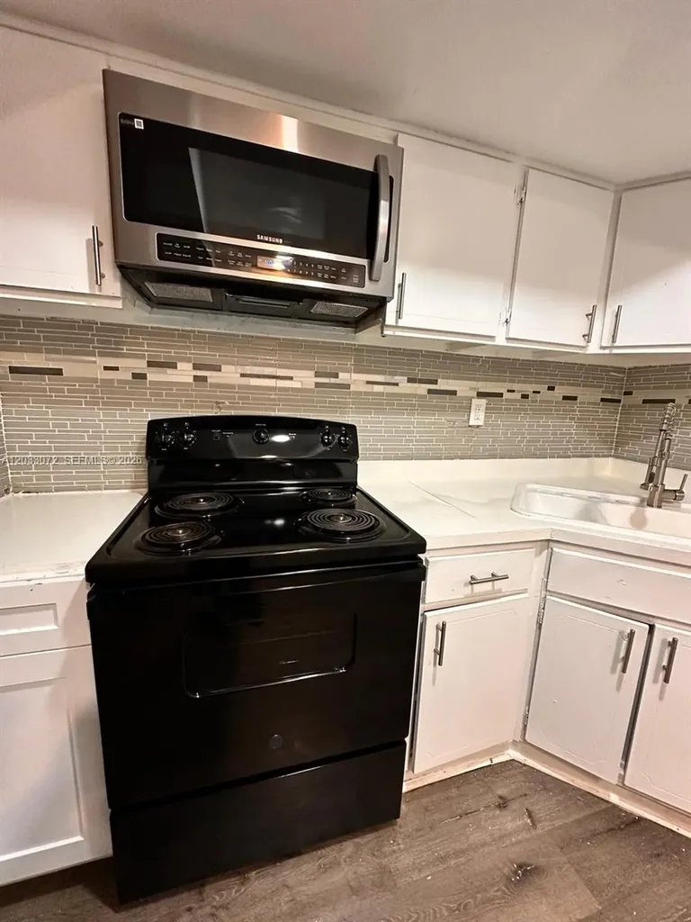 5540 SW 38th Court West Park FL 33023