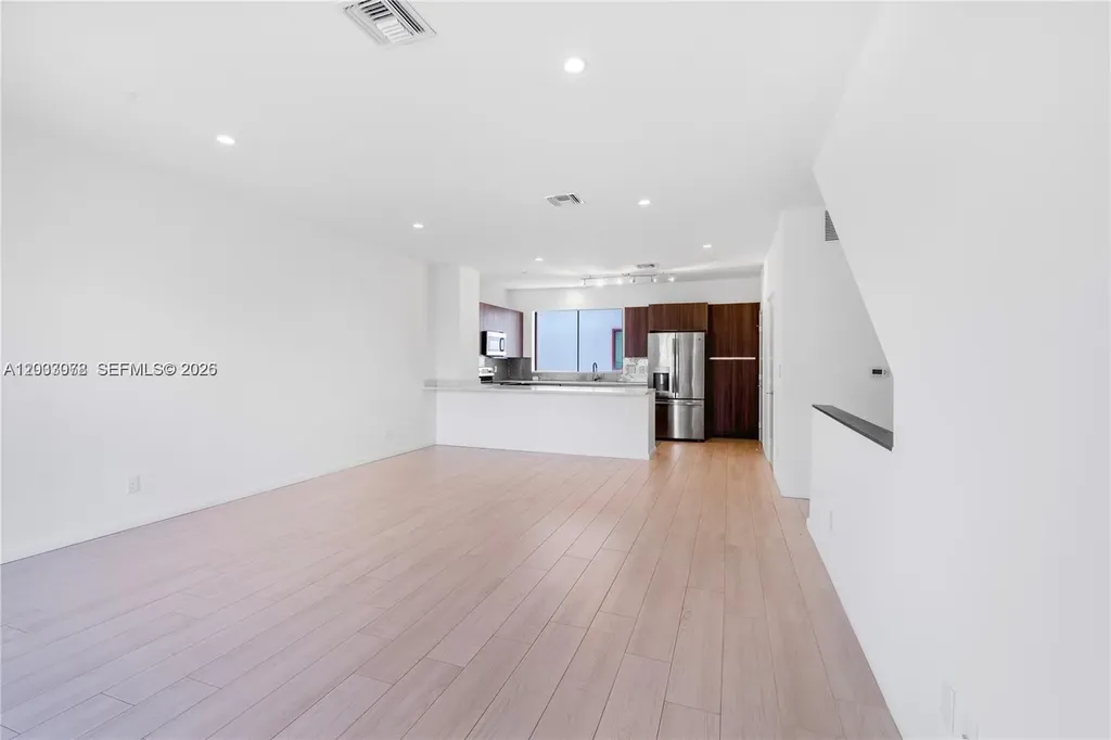 113 NE 6 Fort Lauderdale FL 33304