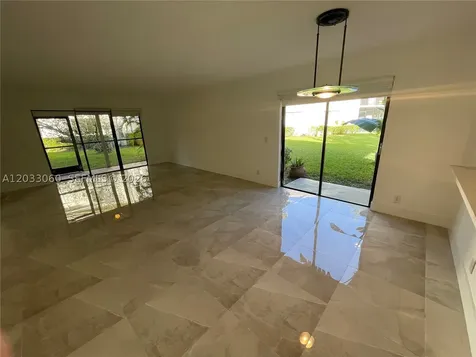 409 Lakeview Drive Weston FL 33326