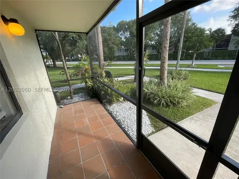 409 Lakeview Drive Weston FL 33326