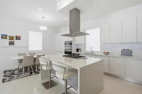 7472 NW 100th Avenue Doral FL 33178