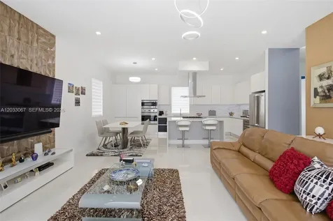 7472 NW 100th Avenue Doral FL 33178