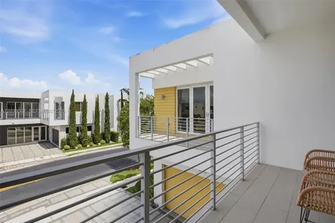 7472 NW 100th Avenue Doral FL 33178