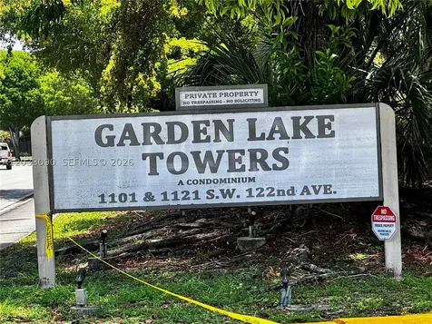 1121 SW 122nd Avenue Miami FL 33184