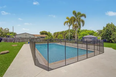 1475 NW 19 Street Homestead FL 33030