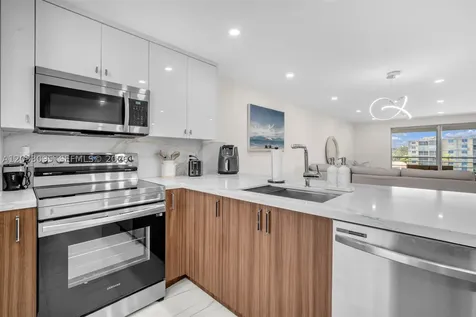 441 SE 3rd Street Dania Beach FL 33004