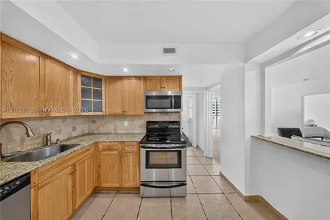 5600 Collins Avenue Miami Beach FL 33140