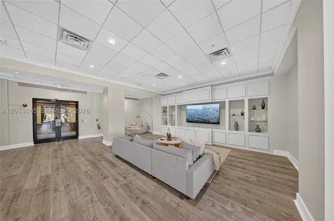 5600 Collins Avenue Miami Beach FL 33140