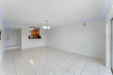 482 NW 165th St Road Miami FL 33169