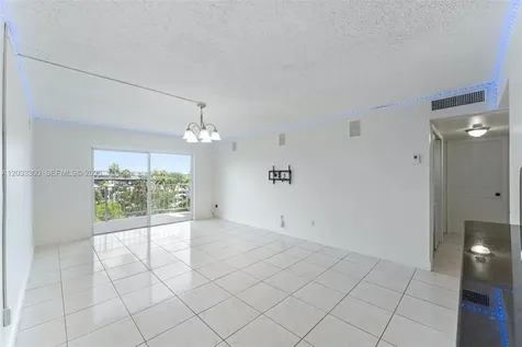 482 NW 165th St Road Miami FL 33169