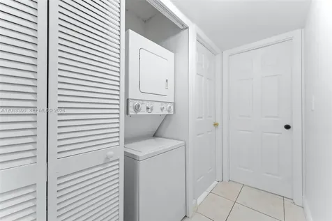 482 NW 165th St Road Miami FL 33169