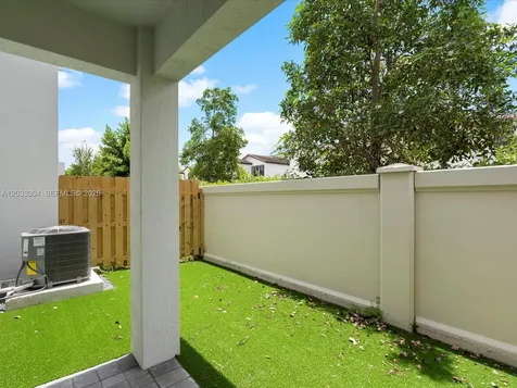 106 SW 184th Place Pembroke Pines FL 33029