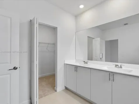 106 SW 184th Place Pembroke Pines FL 33029