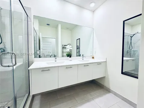 10295 NW 64th Terrace Doral FL 33178