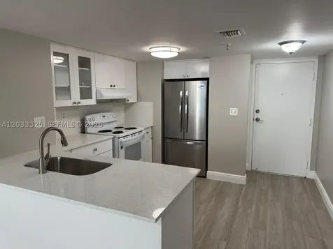 7832 Collins Avenue Miami Beach FL 33141