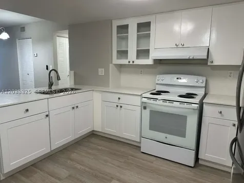 7832 Collins Avenue Miami Beach FL 33141