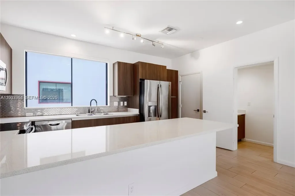 113 NE 6 Fort Lauderdale FL 33304