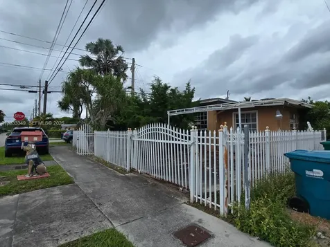 9039 SW 34th Street Miami FL 33165
